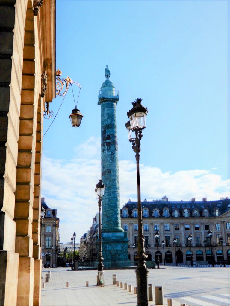 パリの高級ブランドが立ち並ぶヴァンドーム広場