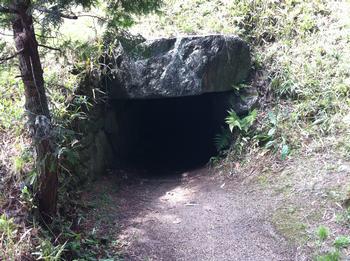 寺口忍海古墳群の横穴式石室の入口