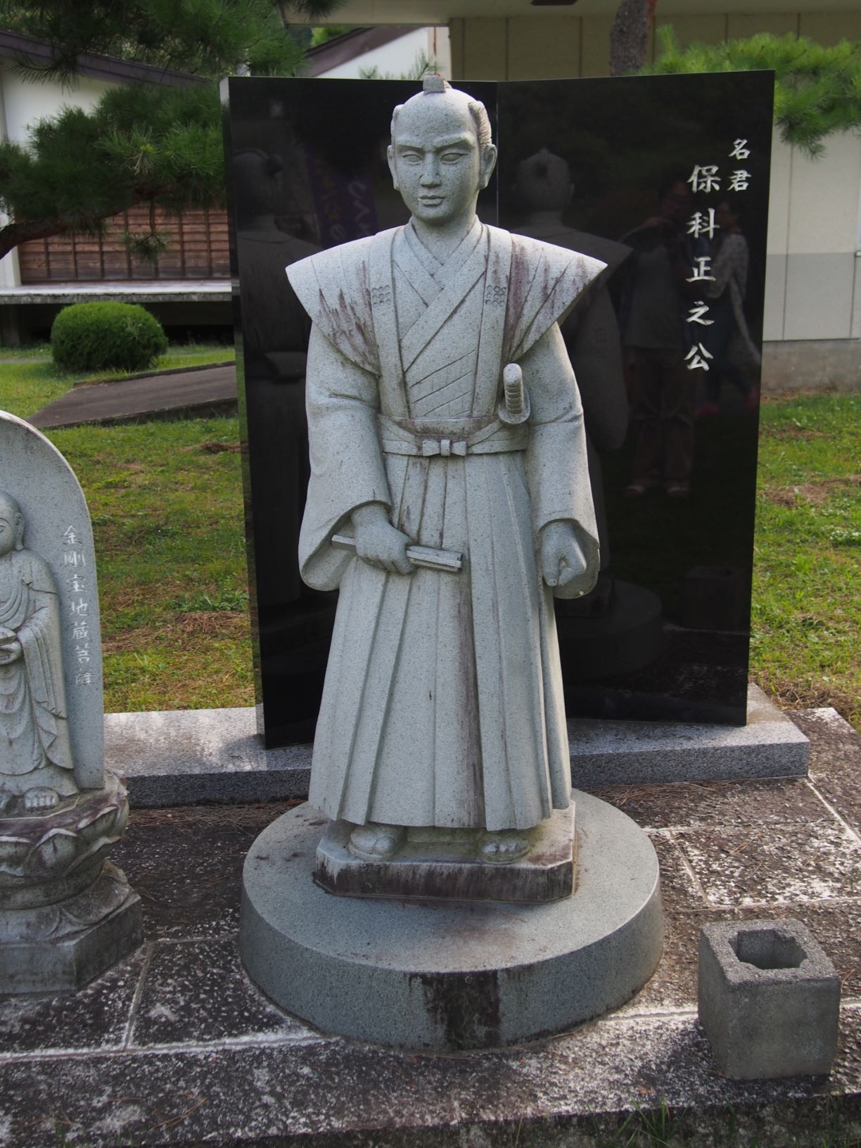 幼少期を過ごした高遠城址公園にある保科正之像