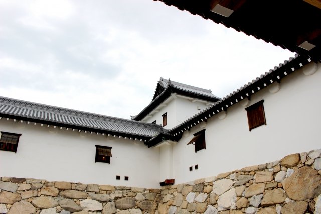 多聞櫓は久秀が多聞山城で初めて導入したことからこの名がつきました