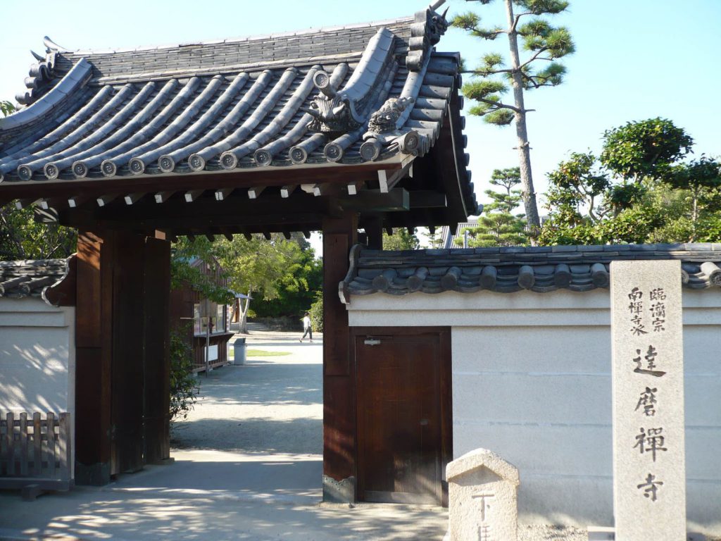 松永久秀は達磨寺に埋葬されていますが、それは宿敵筒井順慶の手によるものです