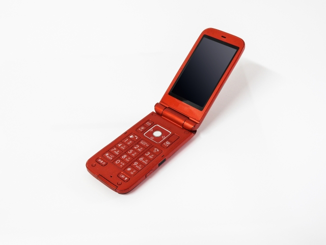 赤いガラパゴス携帯の画像