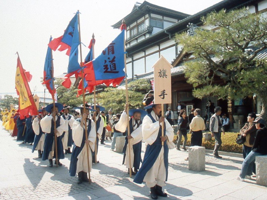 朝鮮の歴史的な服装を身に纏った広島県「朝鮮通信使再現行列」の様子。