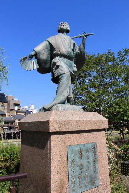 出雲阿国はかぶき踊りの創始者として、後の歌舞伎に大きな影響を与えました