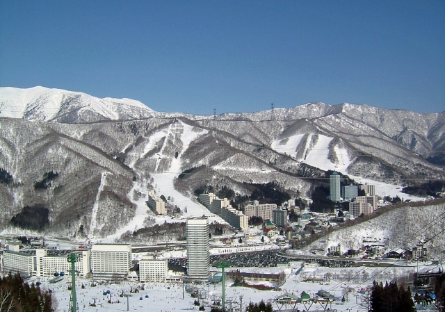 雪がまだ残る苗田スキー場の画像