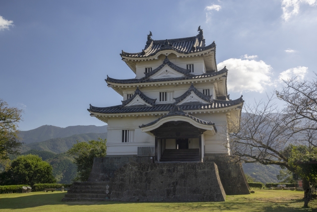 宇和島城は高虎が自分の居城として建てた城です