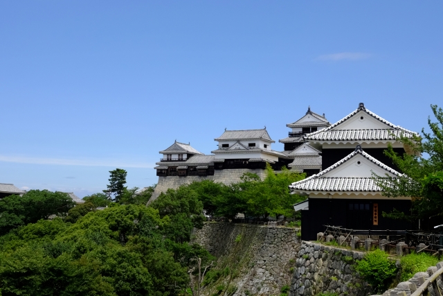 松山城は現存12天守の一つで重要文化財に指定されています