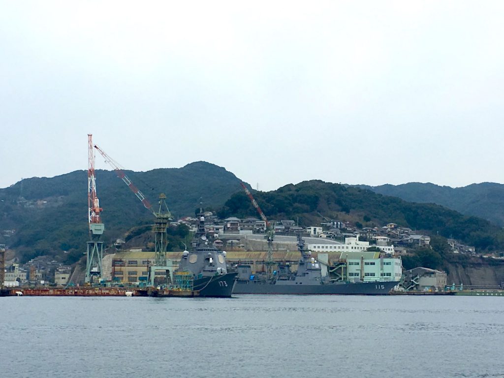 佐世保港は横須賀同様、明治時代より軍港として栄えてきました