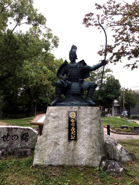 今川義元は海道一の弓取りと呼ばれた名将ですが、桶狭間で織田信長に歴史的奇襲を受け敗死しました