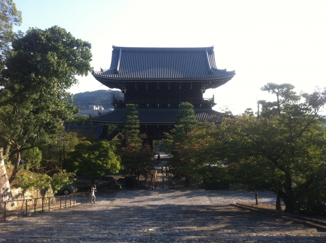 現在金戒光明寺には京都で斃れた会津藩士を慰霊しているほか、容保公の石像も建立されています