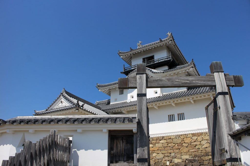 掛川城は室町時代から戦国時代にかけて整備され、江戸時代には徳川氏の要地として現在に至っています