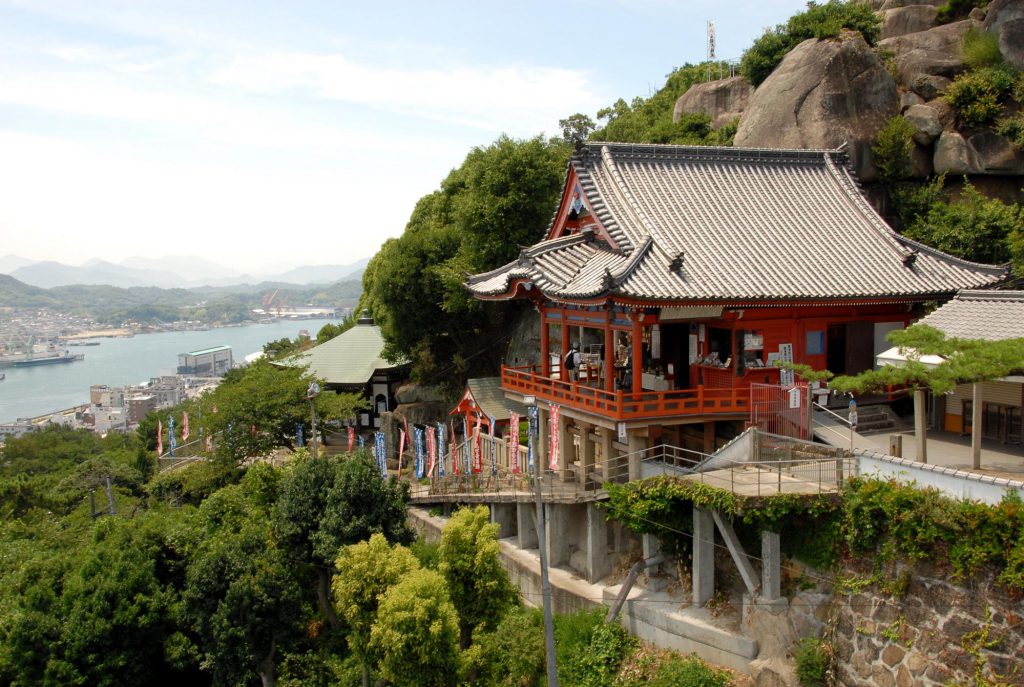 千光寺公園からみる千光寺境内の様子。