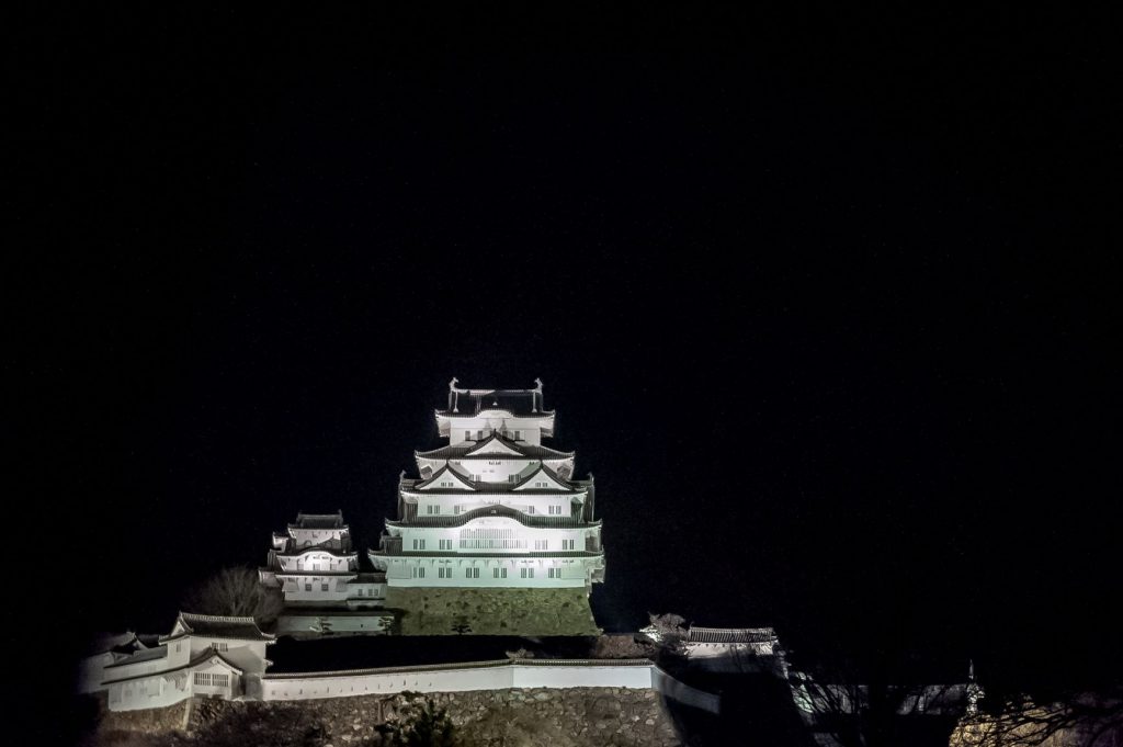 姫路城は国宝に指定され、世界遺産に登録されています