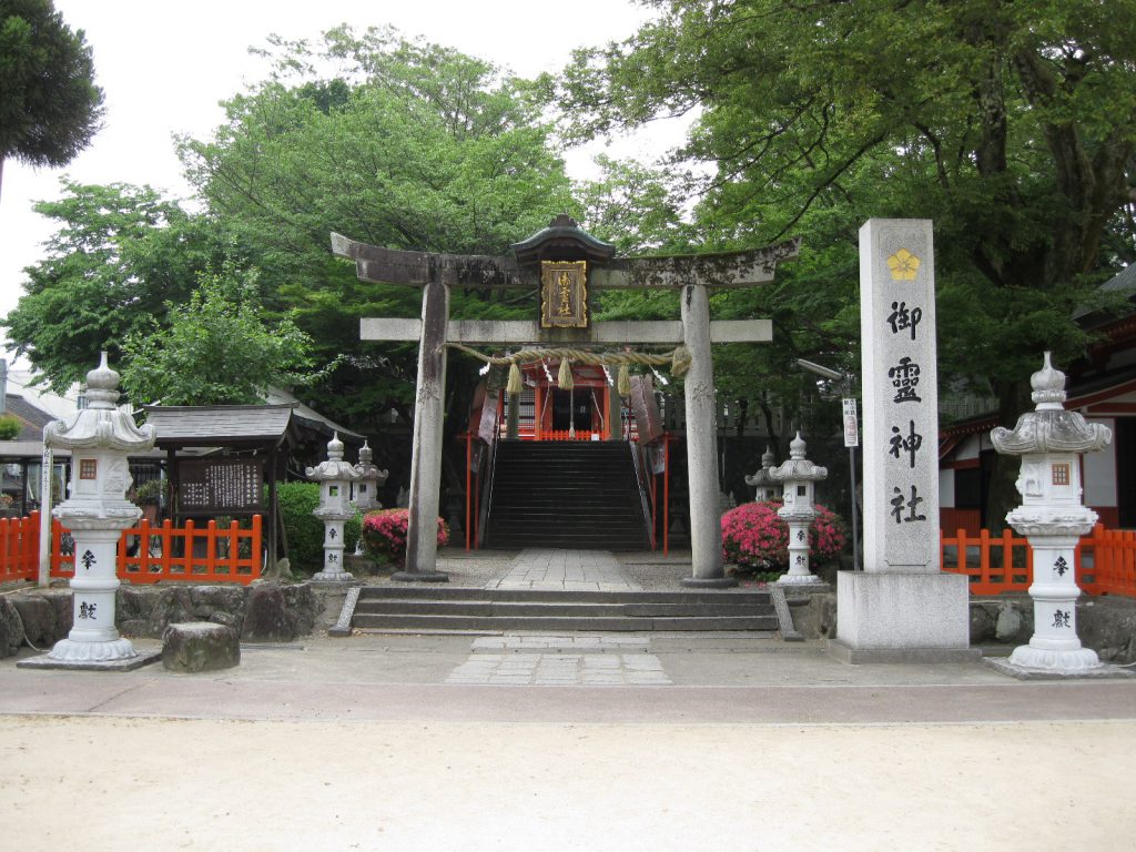 御霊神社には明智光秀が祀られています。