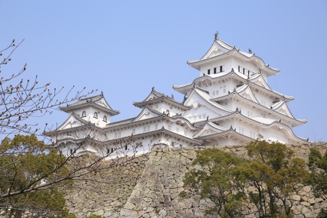 姫路城は国宝に指定され、世界遺産に登録されています