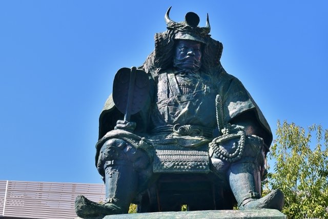 戦国時代を代表する名将の一人、武田信玄の像