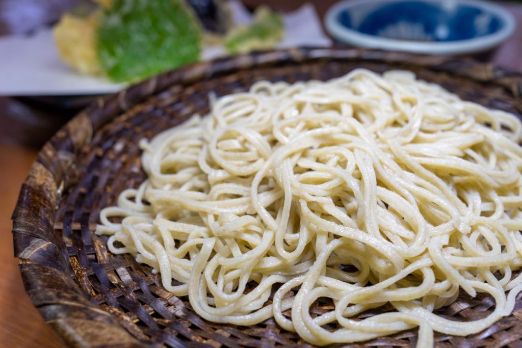 湧水の深大寺そば