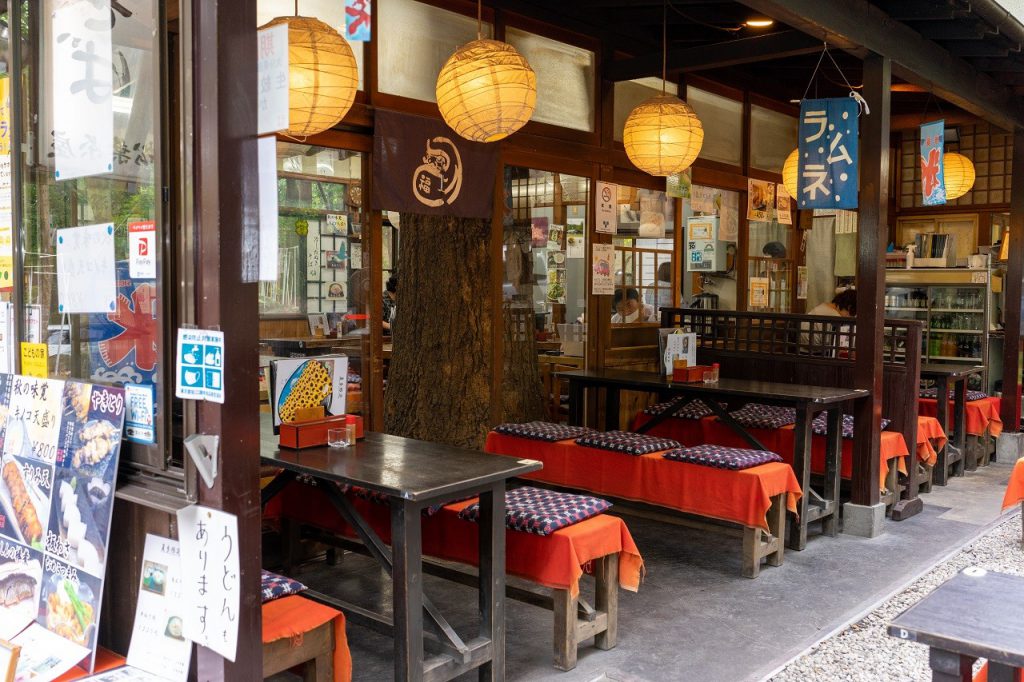 深大寺そば「松葉茶屋」の心地よい外席