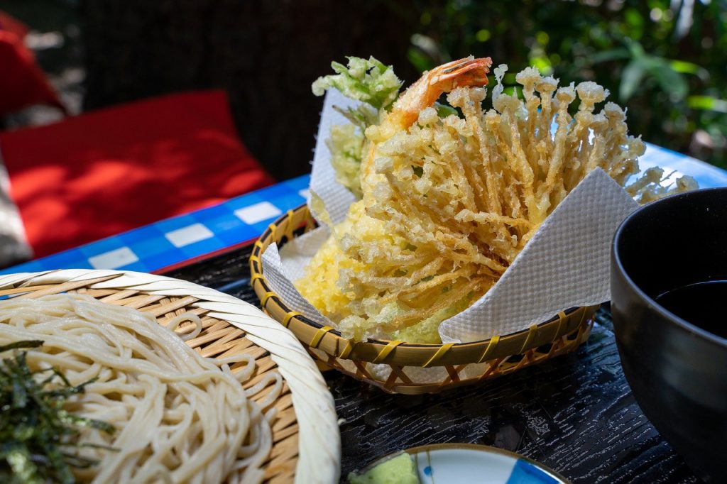 深大寺そば「深山茶屋」の天ざるそばの揚げたてサクッとした天ぷら