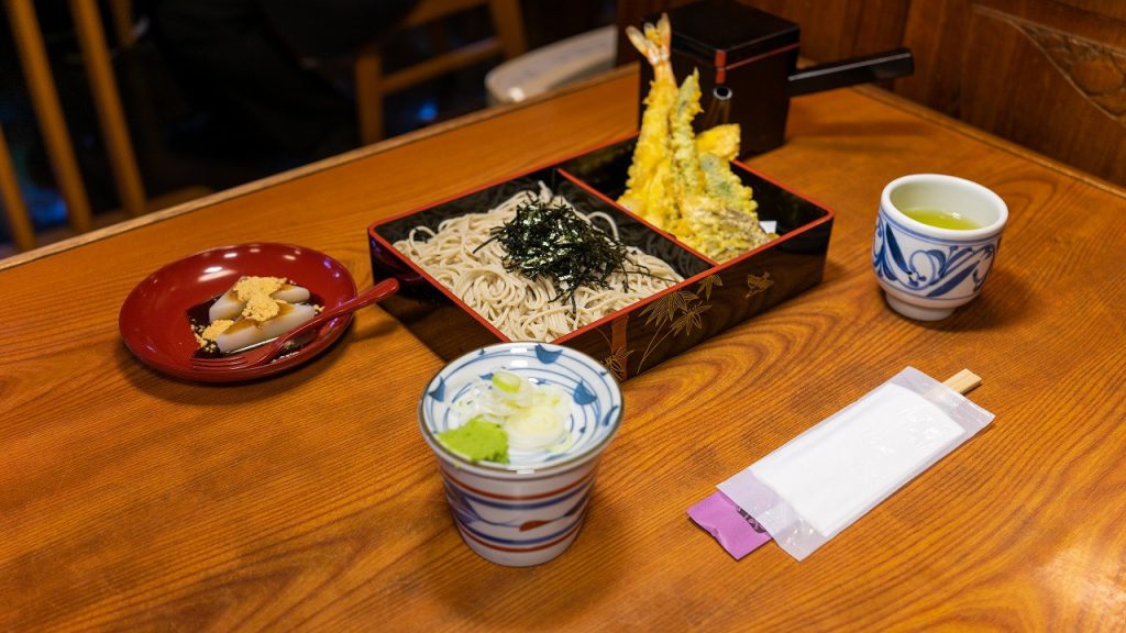 深大寺そば「深大寺 雀のお宿」の素材の味が生かされた「天ざるそば」