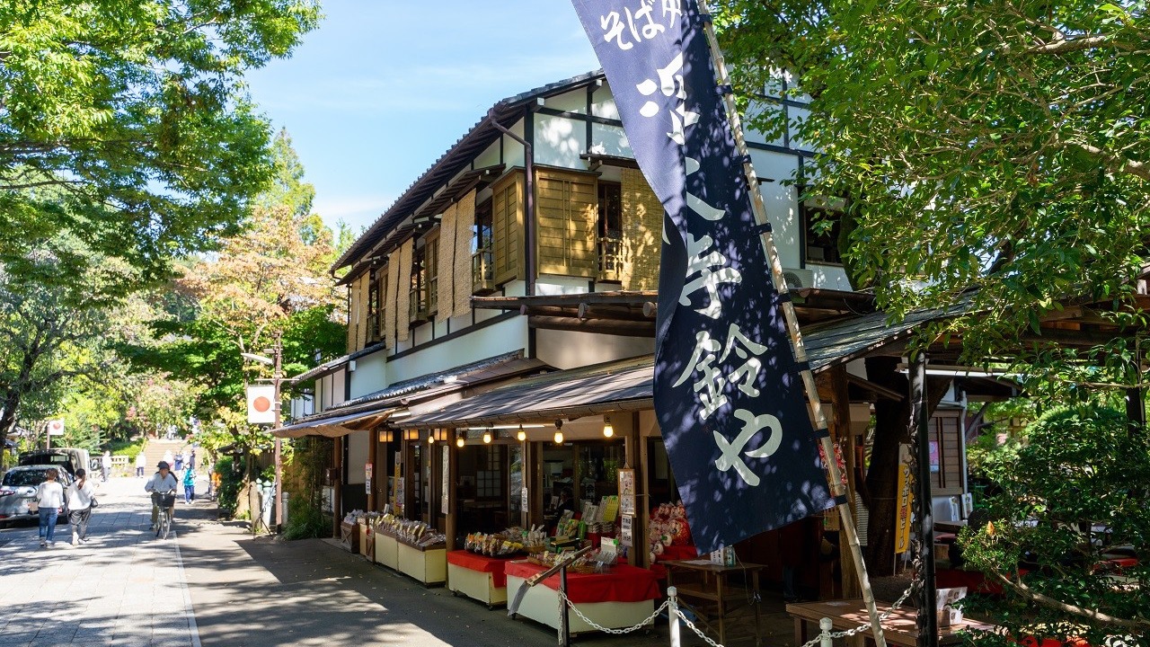 深大寺そば「鈴や」深大寺参道はいってすぐのおそば屋