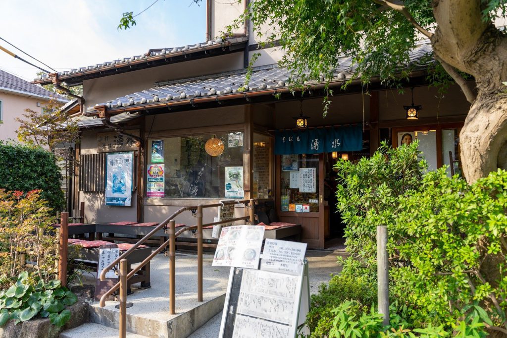 深大寺そば「湧水」緑溢れる店構え