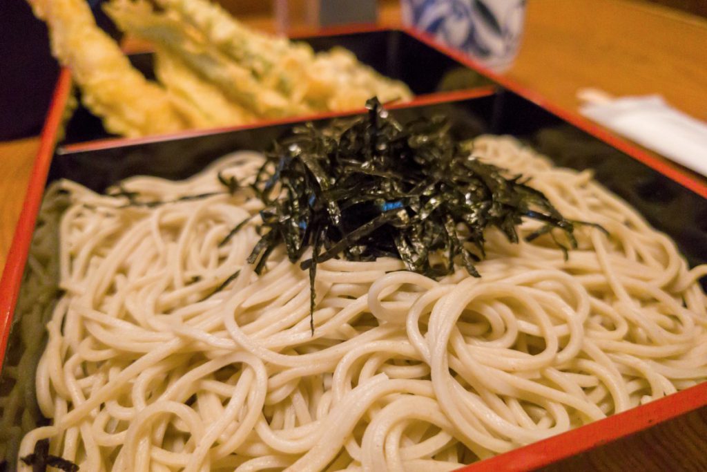 深大寺そば「深大寺 雀のお宿」の深大寺そばはツルツルとしたこしのあるそば