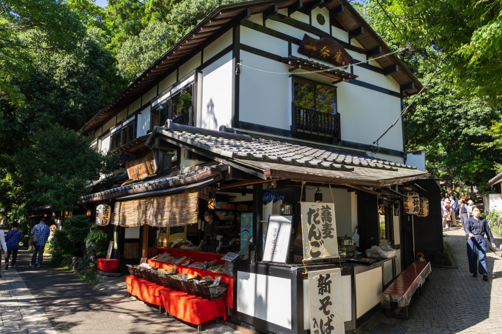 そば団子など甘味も販売している深大寺そば「一休庵」