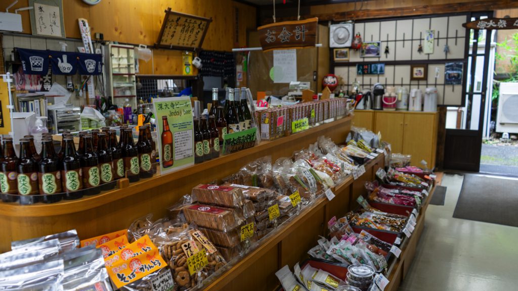 深大寺そば『矢田部茶屋』店内のお土産コーナー