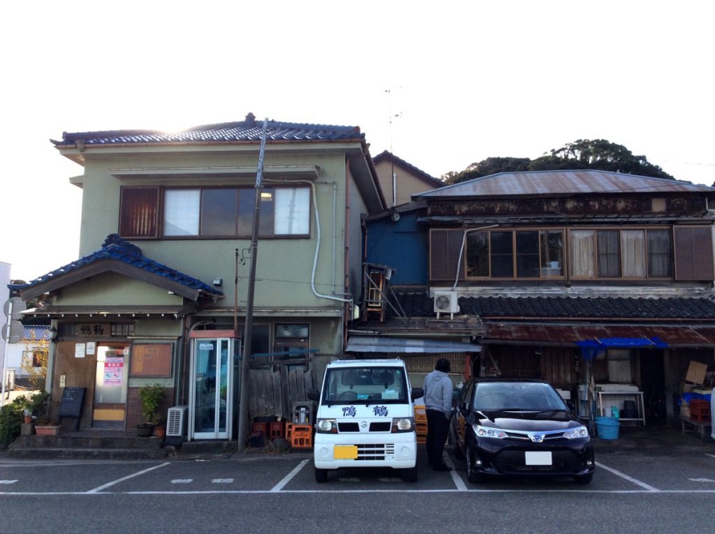 横須賀の海鮮料理が人気の「鴨鶴」の店構え