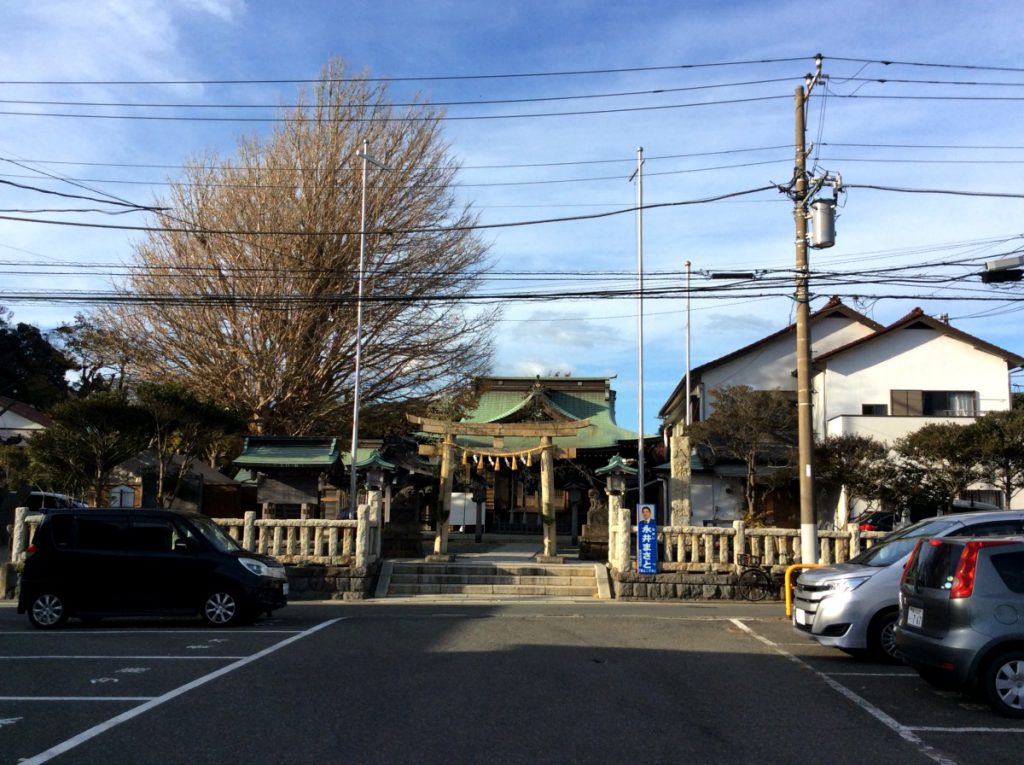 横須賀の「鴨鶴」に隣接する「鴨居八幡神社」