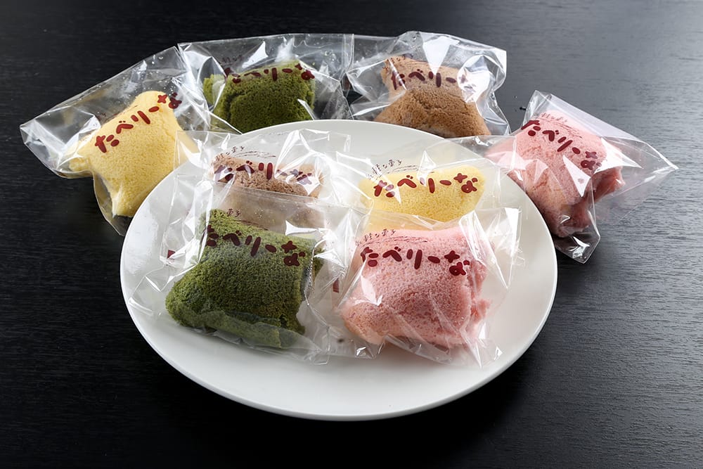 「Patisserie Nakajimaya」のスイーツ「たべりーな」。茶、黄、桃、抹茶各４色の可愛らしいお菓子。