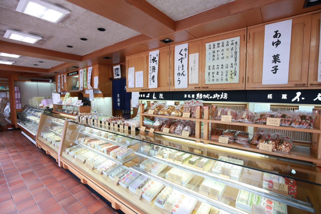 「御菓子司 清観堂」店内の様子。