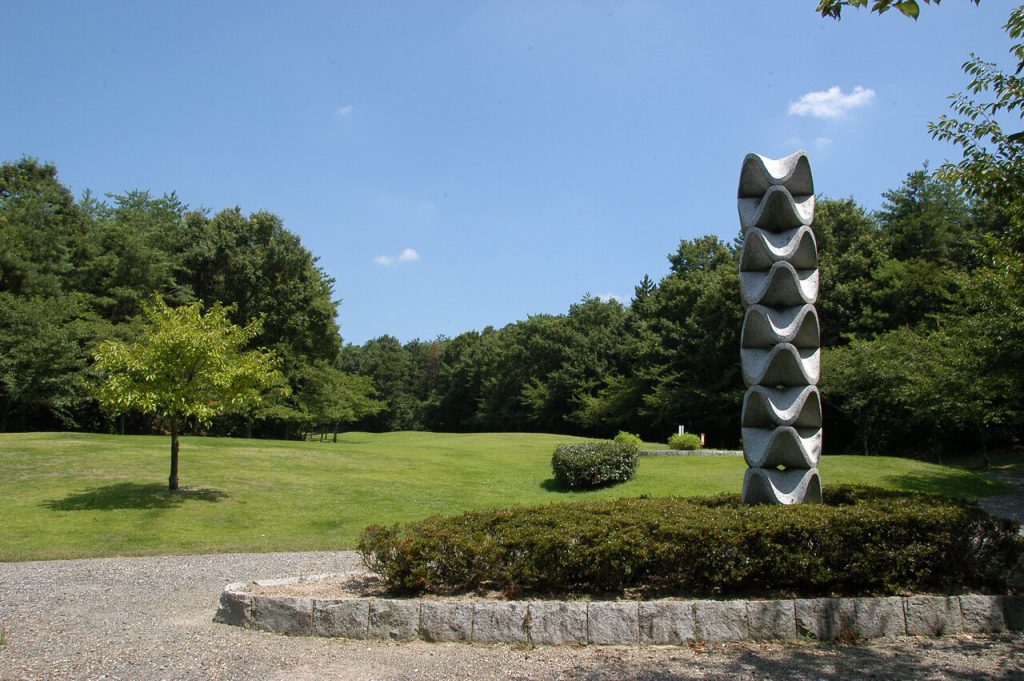 「三好丘緑地」の様子。緑の広がる公園。