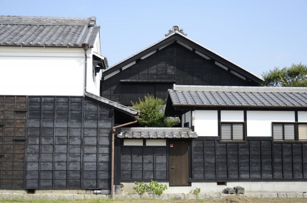 「石川家住宅」木造の美しい外観。