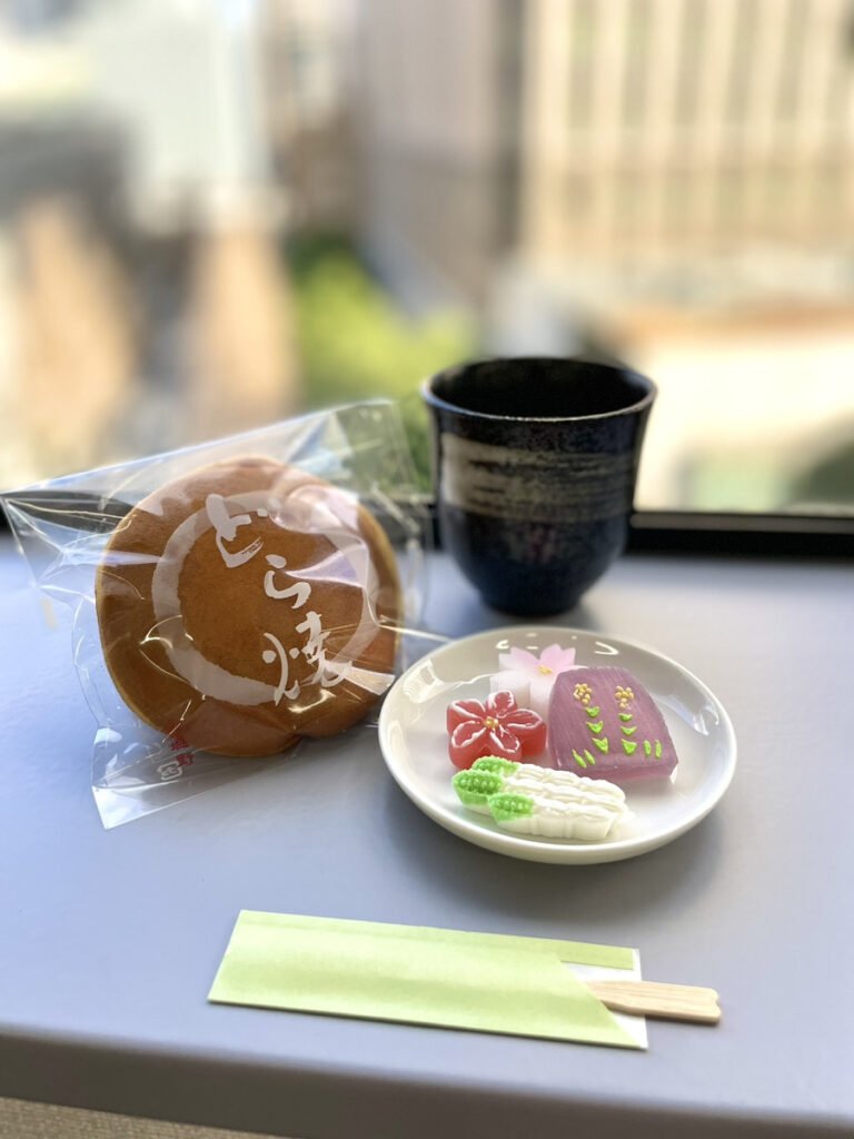 お茶菓子と一緒に
お茶をいただくく