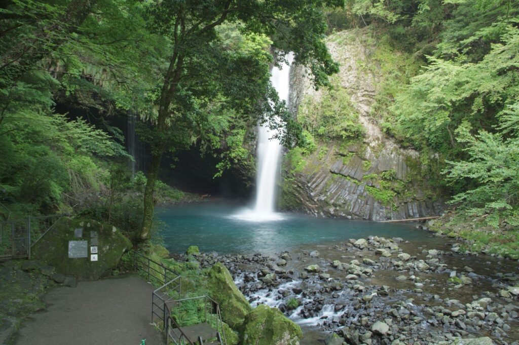 静岡県伊豆市にある観光スポット「浄蓮の滝」。