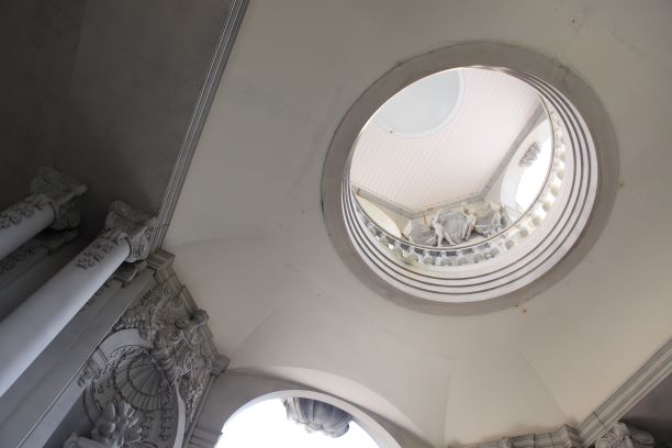 有田ポーセリンパークの天井のデザインも全てツヴィンガー宮殿を如実に再現している。