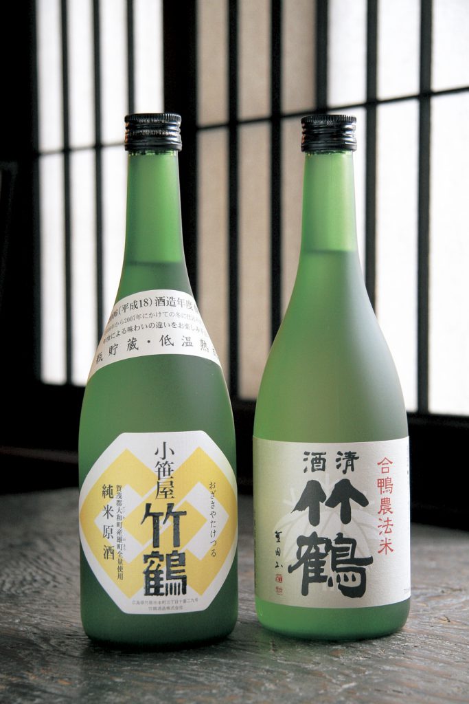 竹鶴の日本語の瓶２本が並んでいる。