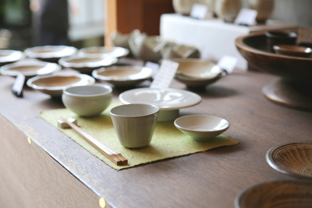コップやお茶碗など様々な種類の唐津焼