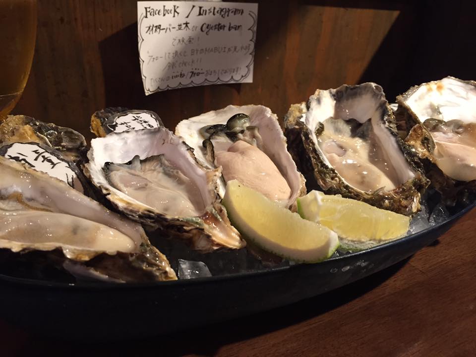 Oyster bar Mabui並木店の殻付き牡蠣