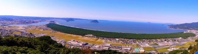 鏡山をパノラマで撮った写真。