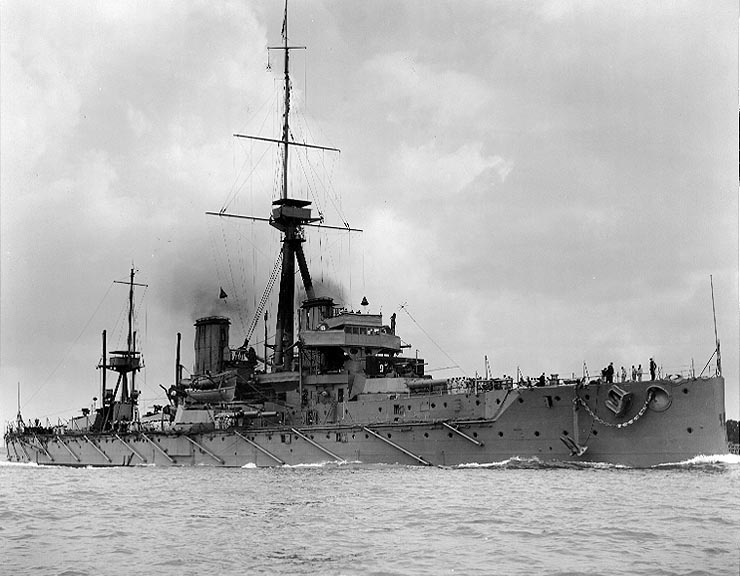 イギリスの戦艦「ドレッドノート」の1906年頃のモノクロ写真。