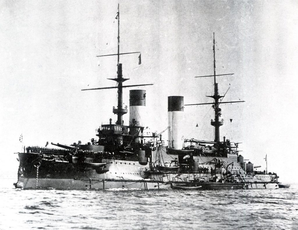 バルチック艦隊の旗艦を務めたスヴォーロフの日露戦争当時のモノクロ写真。