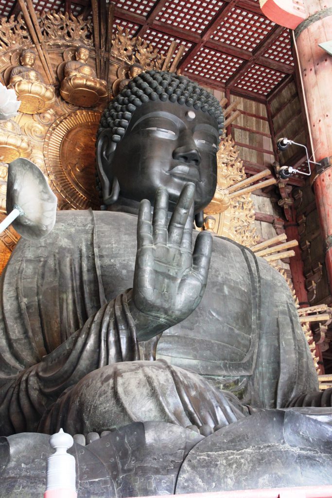 東大寺盧舎那仏像の様子。