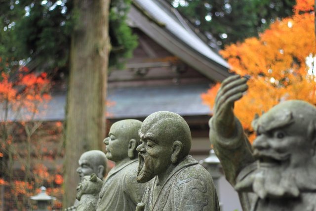 雲辺寺五百羅漢像の様子。それぞれ生き生きとした表情をしている。