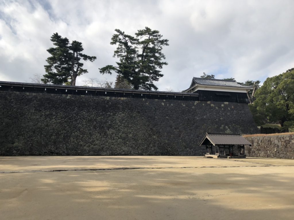 馬溜跡の広々とした様子。