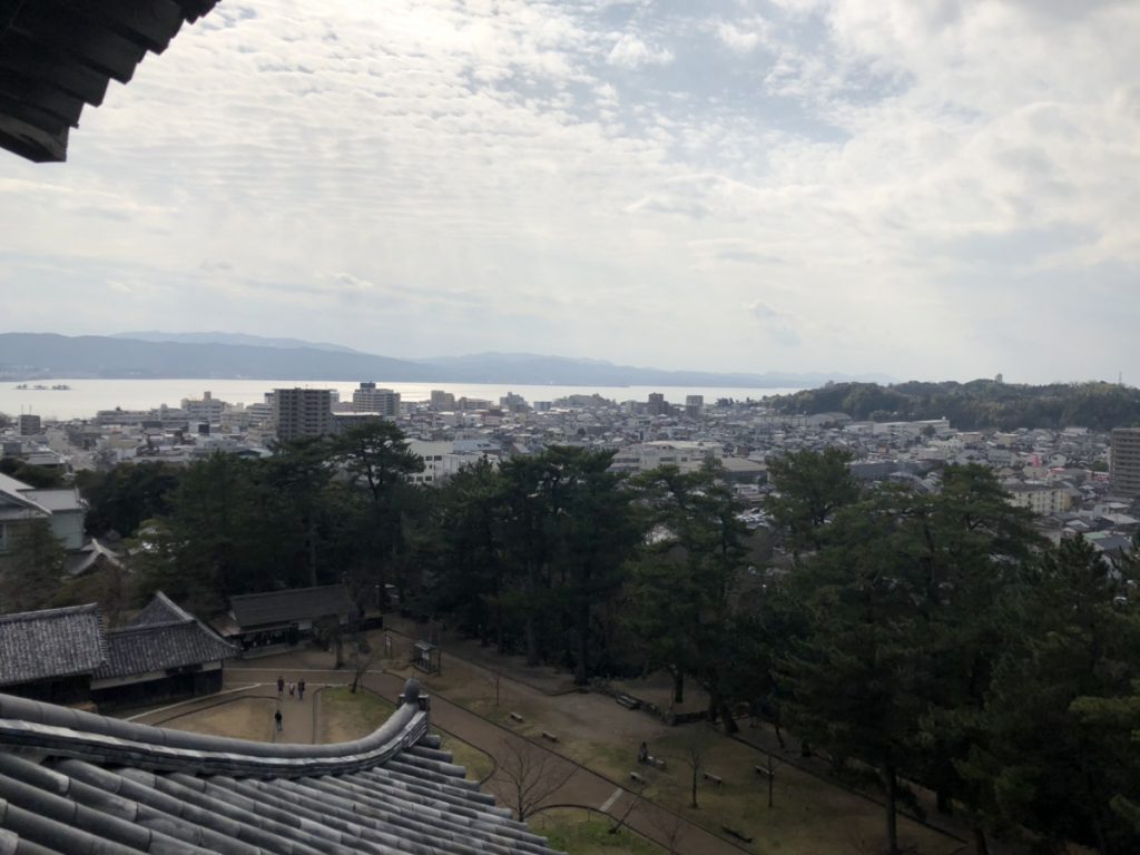 松江城天守からの眺め。街が一望できる。