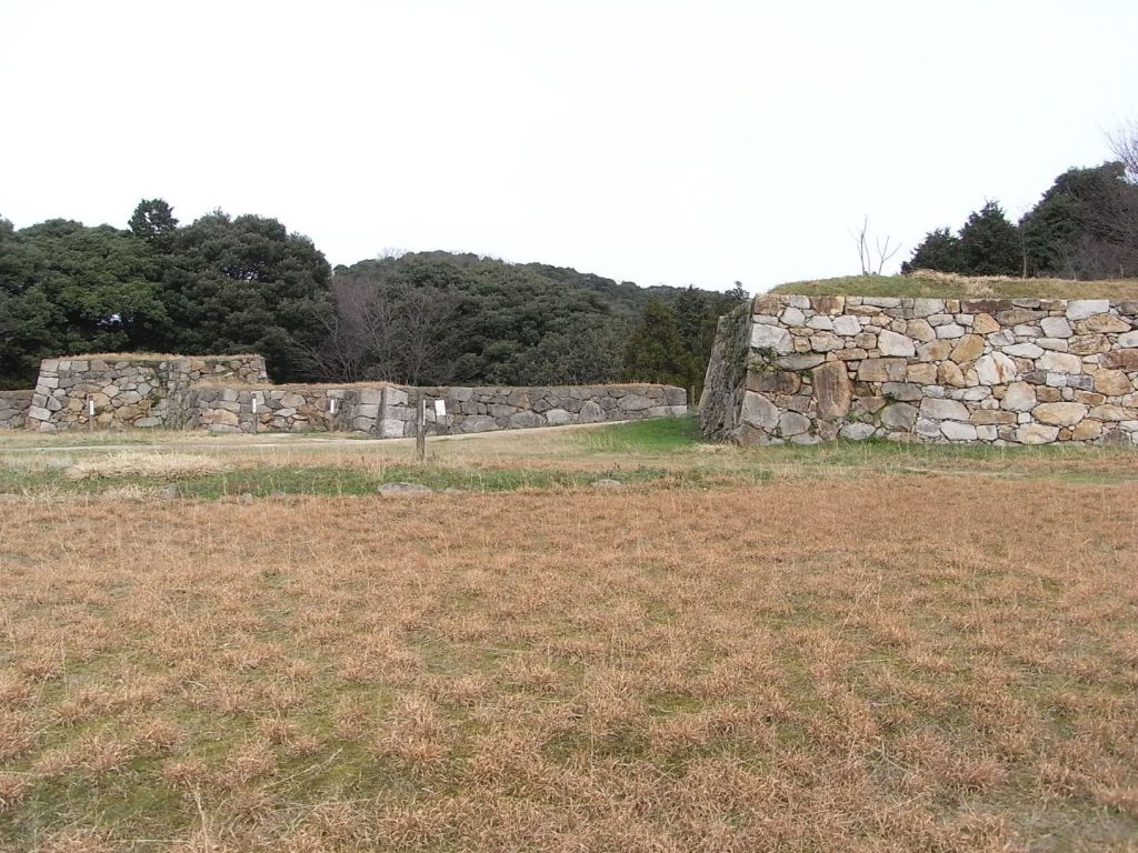 月山富田城址の様子。広々とした公園のよう。