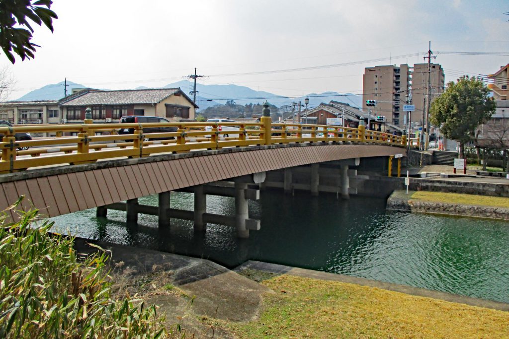 瀬田の唐橋。街にすっかり馴染んでいる。